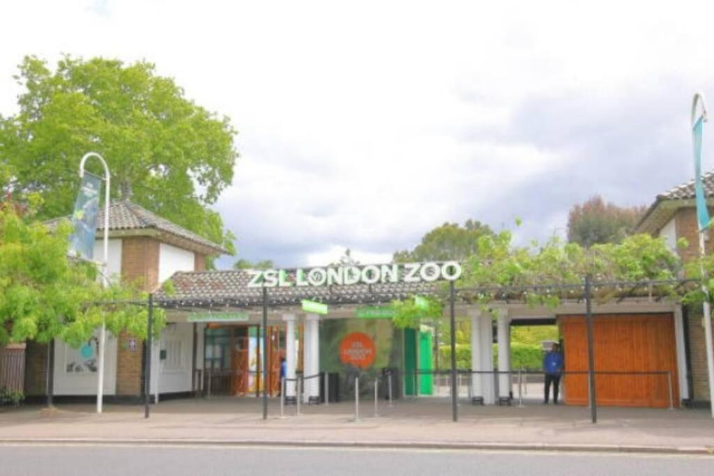 Functional Double With An Ensuite Toilet And Shower Near Tube And Bus Stations Londra Esterno foto